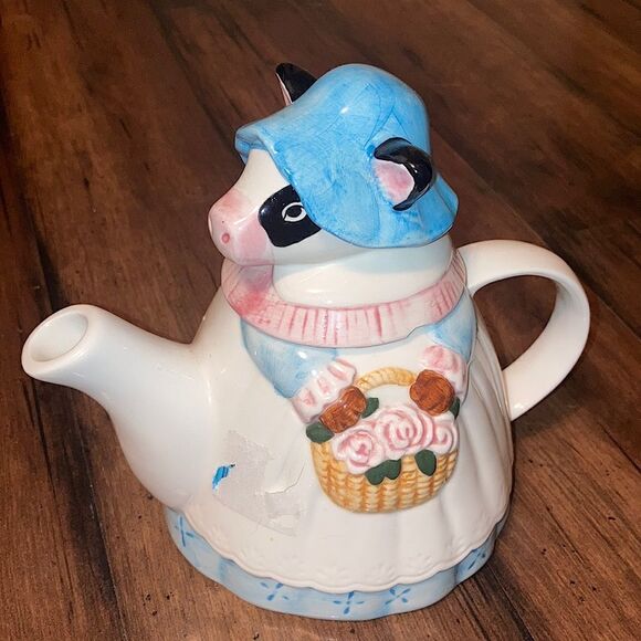 Vintage Hand Painted Cow 🐄 Wearing Bonnet Miniature Tea Pot - Picture 1 of 7